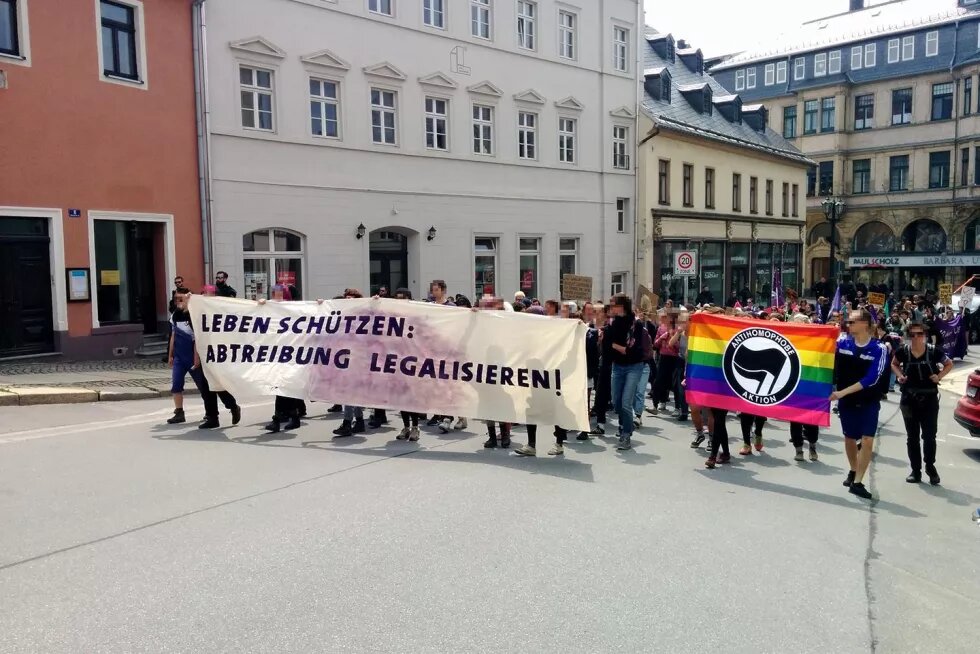 Protest gegen den christlich-fundamentalistischen "Schweigemarsch für das Leben" in Annaberg-Buchholz 2019