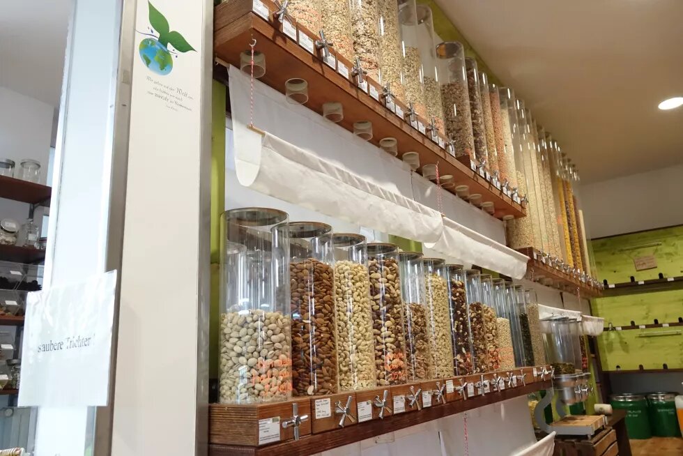 Lose-Laden Dresden, Blick auf die Behälter