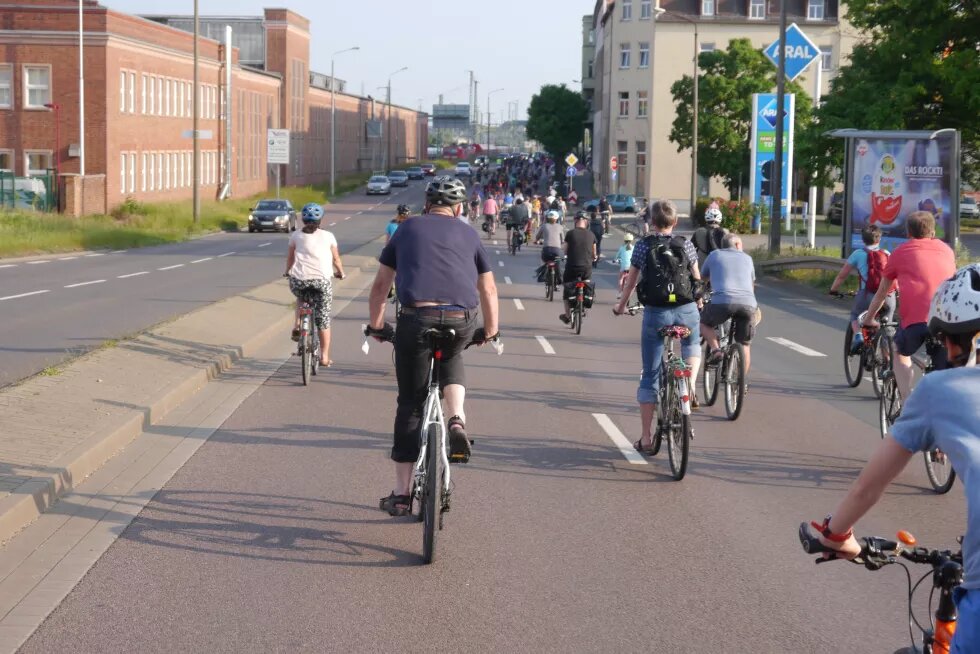 Critical Mass-Fahrradfahrer*innen in Aktion 