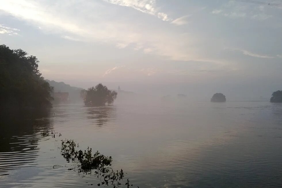 Elbe mit Blick auf Schloss Hirschstein (Diera/ Zehren)