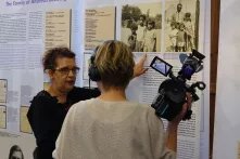 Raffaela Laubinger auf einer Ausstellung