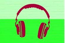 ein roter Kopfhörer vor einer Mauer