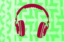 Ein Kopfhörer vor einem Muster.