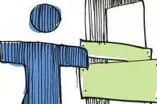 Mensch vor vernagelter Tür