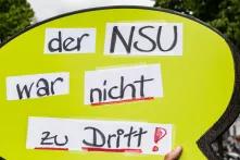 Schild auf einer Demo mit der Aufschrift "der NSU war nicht zu dritt"