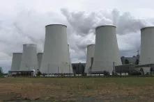 Blick auf die Kühltürme in Jänschwalde.