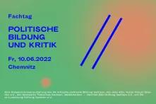 Zwei schräge blaue Linien vor milchigem Hintergrund. Text Politische Bildung und Kritik