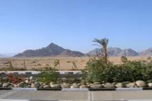 Blick aus dem Auto auf einer Straße in Sharm El Sheikh