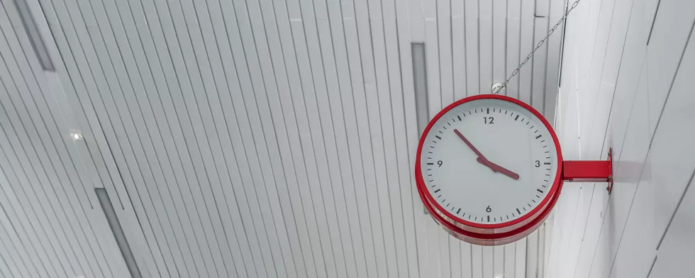 Kalender und Bleistift