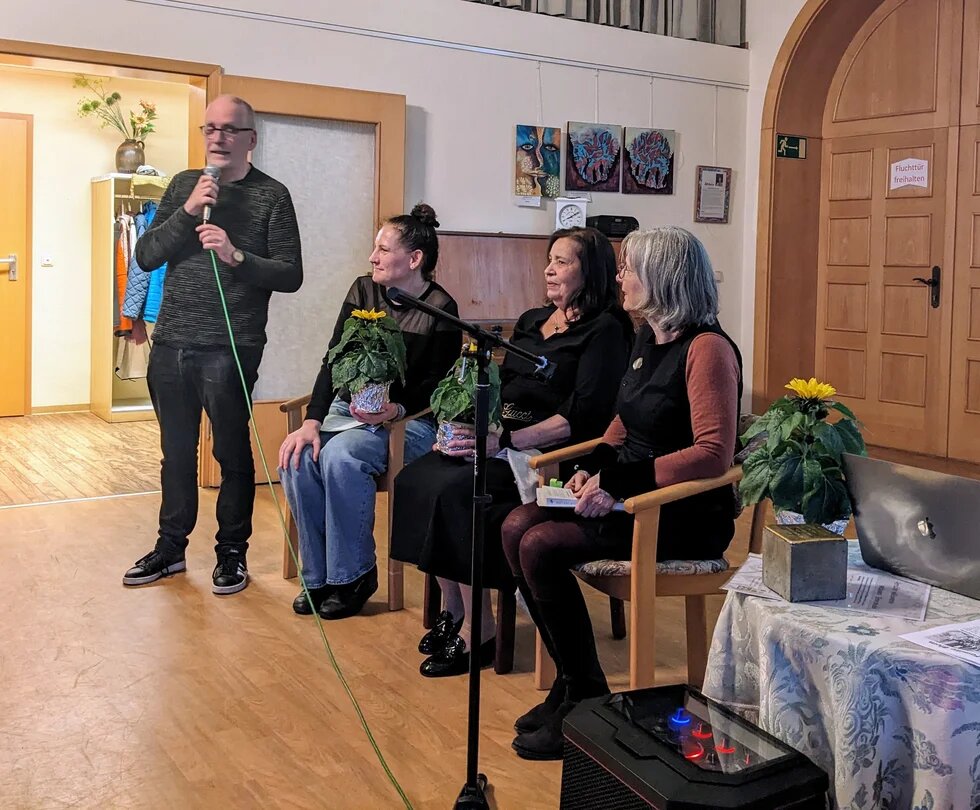Podium anlässlich der Stolperstienverlegung der Familie Blum
